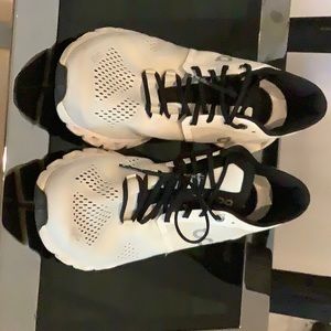 Almost new white sneaker